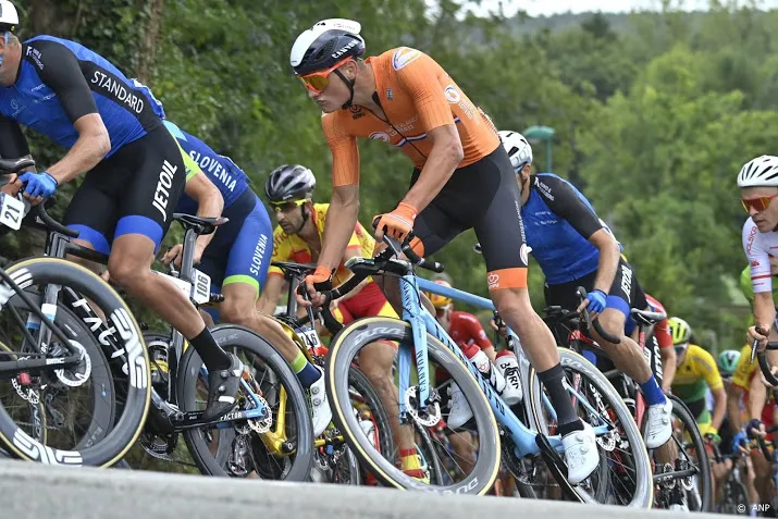 bondscoach moerenhout informeert van der poel over wk parcours