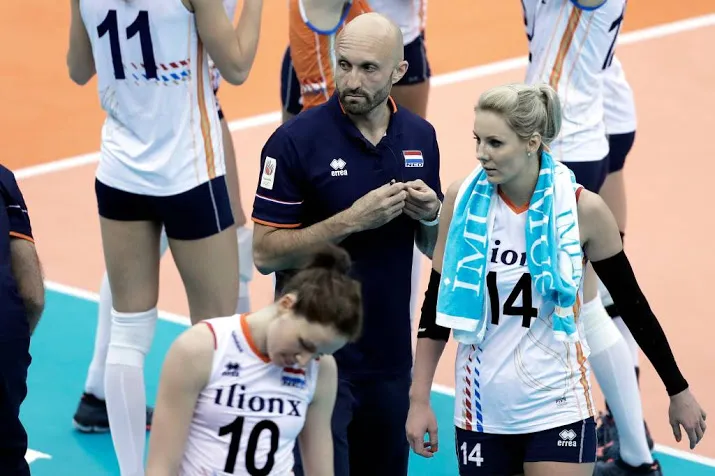 bondscoach morrison wil bij oranje blijven