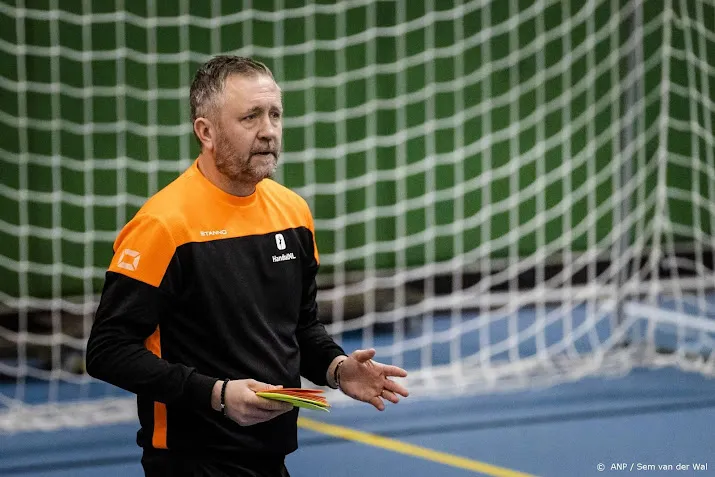bondscoach nederlandse handbalsters stapt op bij russische club