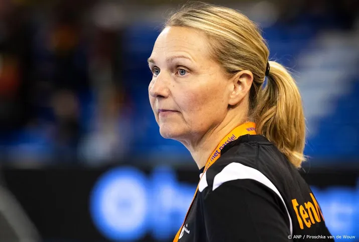 bondscoach thomsen haalt smits bij oranje