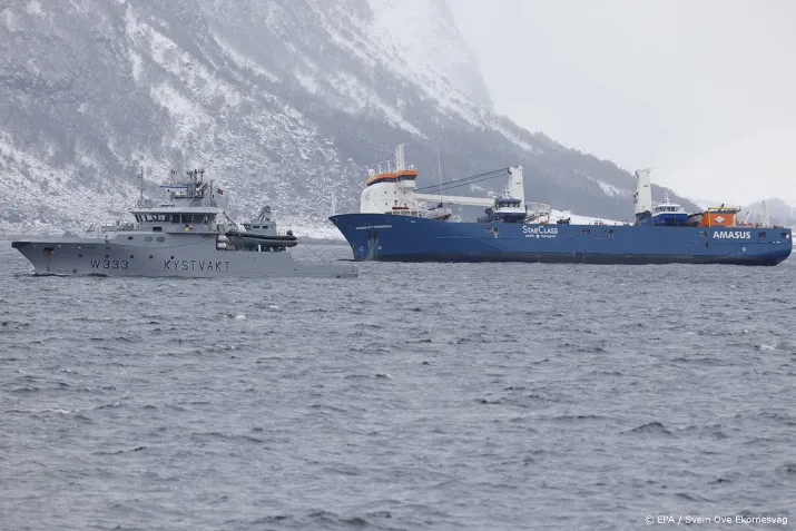 boskalis nadert haven alesund met stuurloze eemslift hendrika