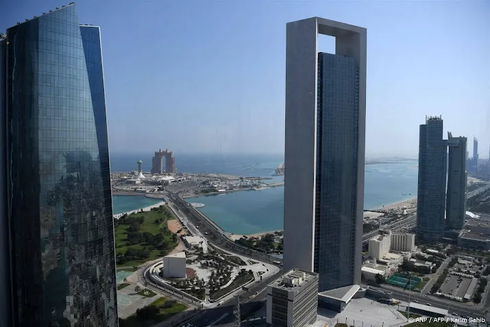 boskalis overweegt om zetel te verplaatsen naar abu dhabi