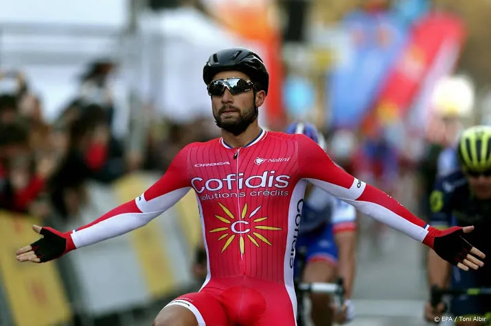 bouhanni moet straf vrezen na bijna ongeval in massasprint