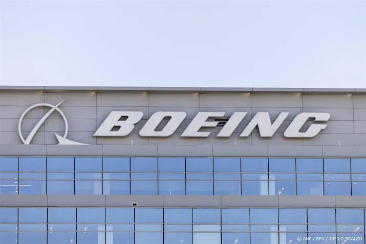 bouten leken te ontbreken bij losgeraakt boeing deurpaneel