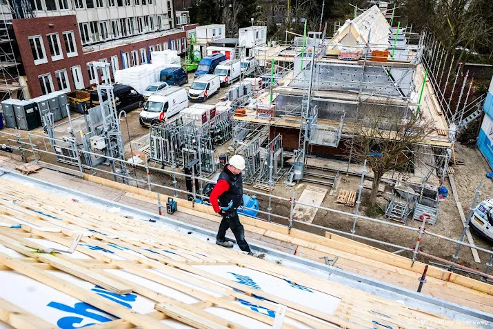 bouw en techniekconcern tbi overweegt eigen vakopleiding