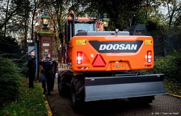 bouwers op catshuis voor gesprek met rutte
