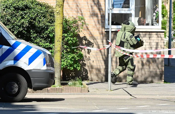 bouwvakkers vinden handgranaat in amsterdam