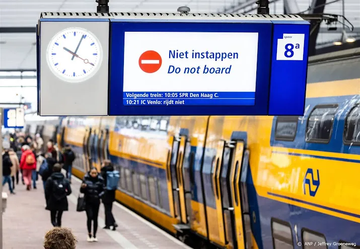 bovenleiding kapot treinverkeer rond rotterdam grotendeels plat