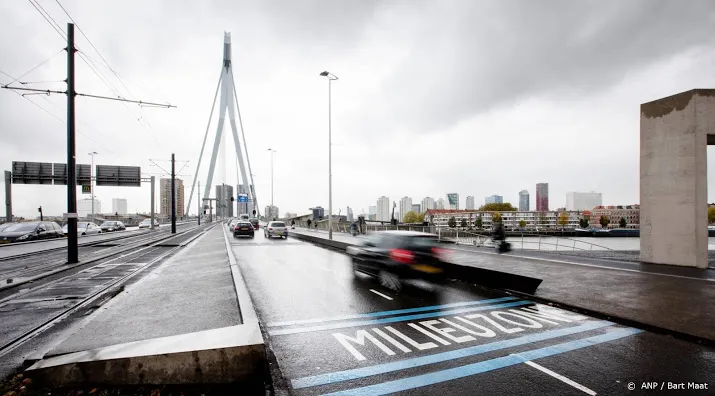 bovenleiding tram over erasmusbrug los geen verkeer mogelijk