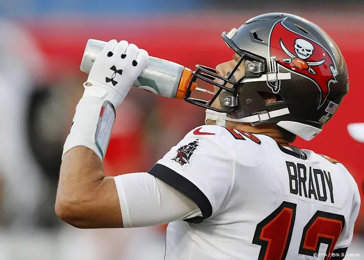 brady blinkt uit bij seizoensopener american football
