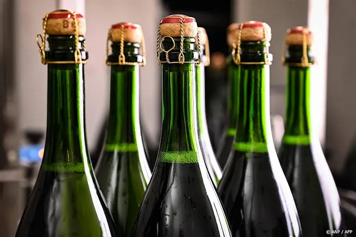 brancheclub nederlanders drinken steeds meer champagne