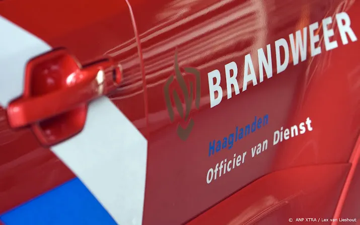 brand in loods met campers en caravans in heerhugowaard