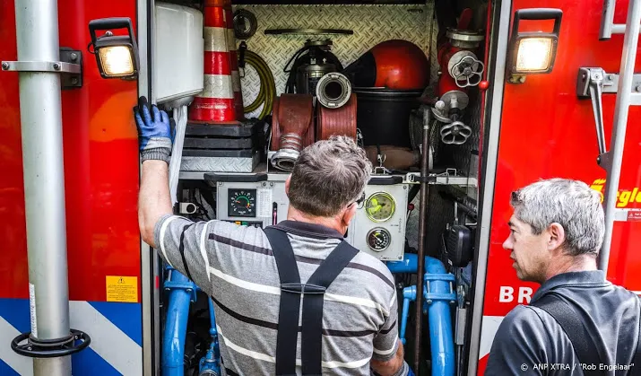 brandweer nederland gaat nieuwe werkkleding testen