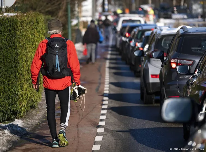 brandweer niet blij met schaatsers op dun ijs in loosdrecht