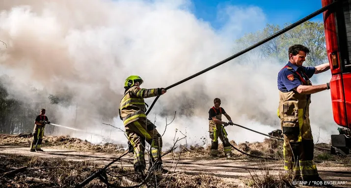 brandweer vreest aanwakkerende wind bij herkenbosch