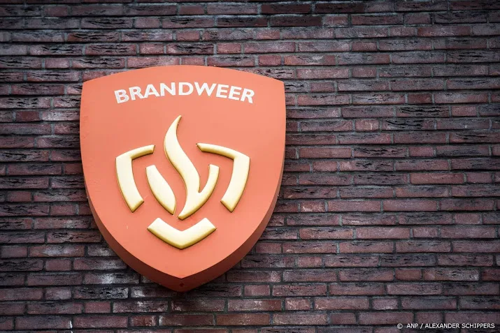 brandweerman huwelijk met leiding gestrand