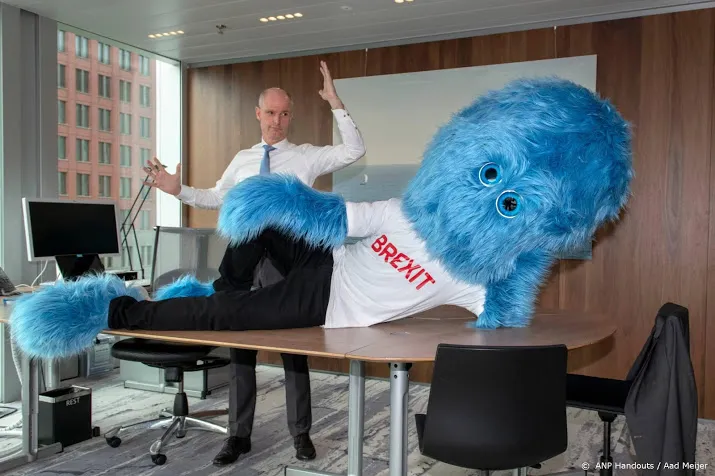 brexitmuppet van buza is hit op internet