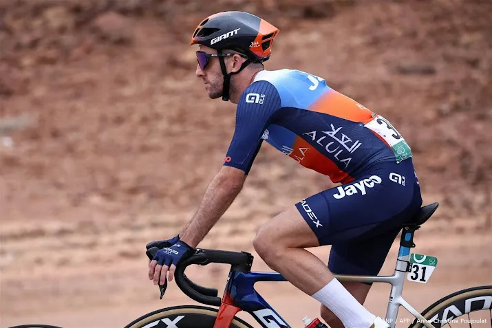 brit simon yates pakt op slotdag eindzege ronde van al ula