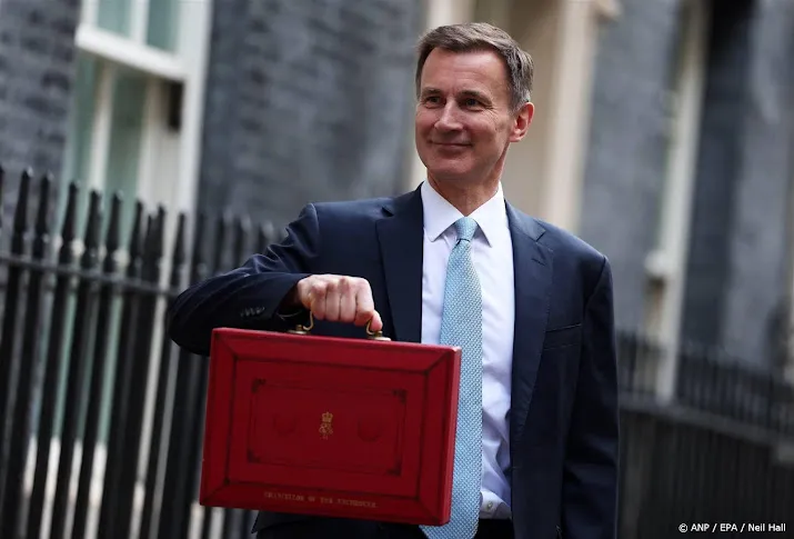 britse economie groeit volgens minister hunt weer na recessie