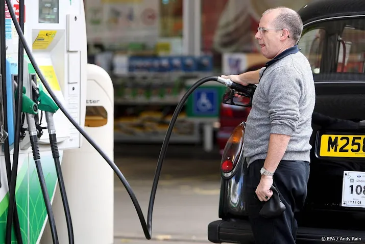 britse inflatie koelt af in augustus door daling benzineprijzen
