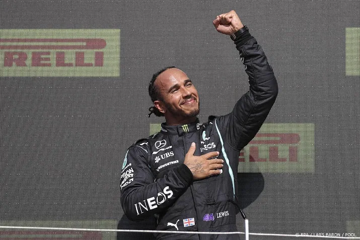 britse media hamilton na zege racistisch beledigd op internet