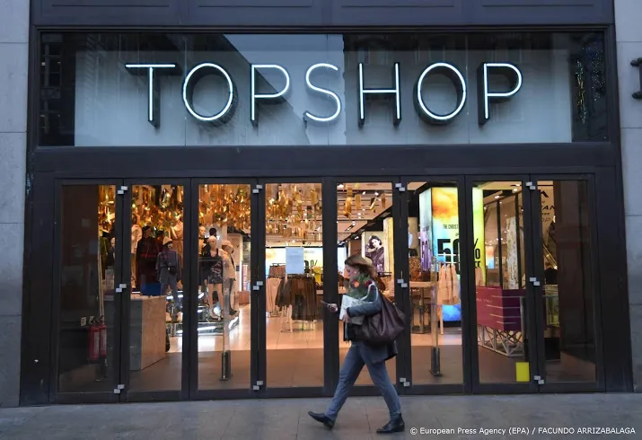 britse onlinekledingverkoper asos wil topshop kopen