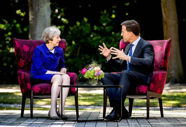 britse premier dinsdag voor overleg naar rutte