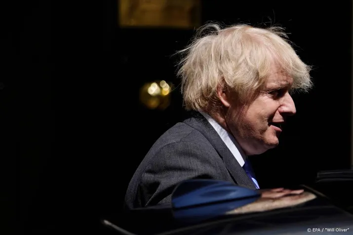 britse premier johnson cricketbal natuurlijke verspreider virus