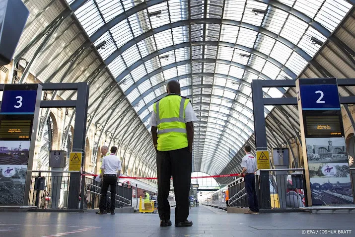 britse spoorbonden kondigen gezamenlijke staking aan voor oktober