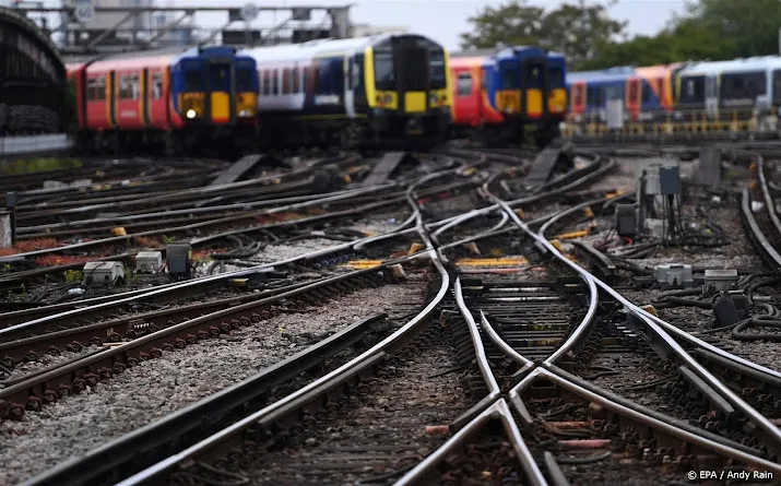 britse vakbond kondigt nieuwe spoorstakingen aan