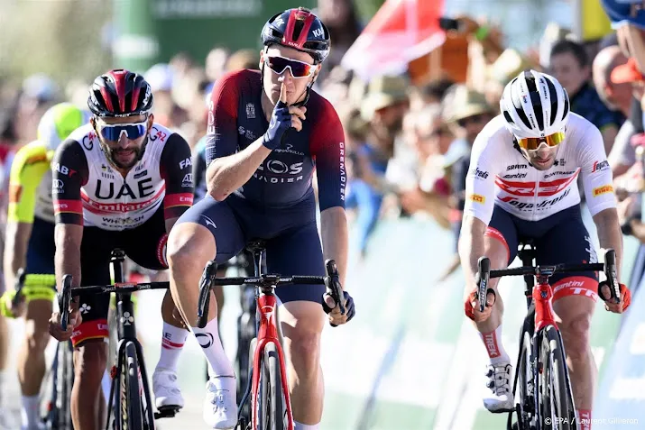 britse wielrenner hayter wint eerste etappe ronde van baskenland