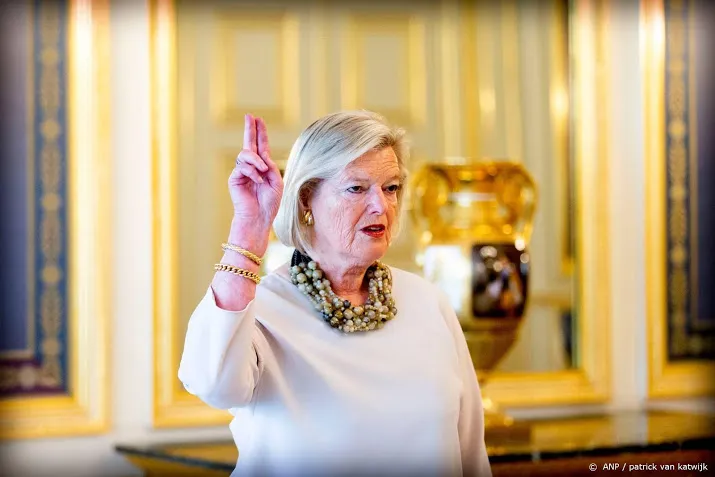 broekers knol beedigd tot staatssecretaris