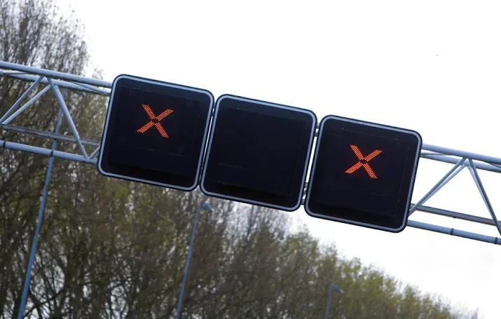 brug over a29 dicht om instabiele lichtmast