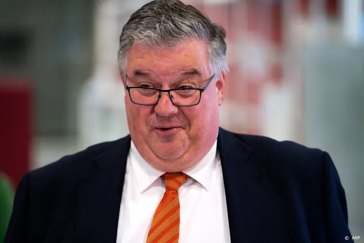 bruls schrikt van appruzie grapperhaus en halsema