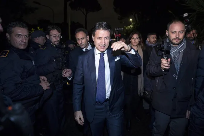 brussel wil italie op strafbankje zetten