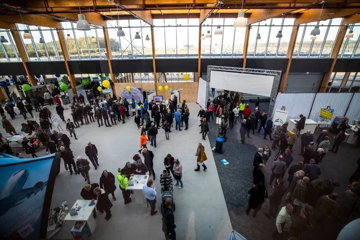brusselse tegenslag voor lelystad airport