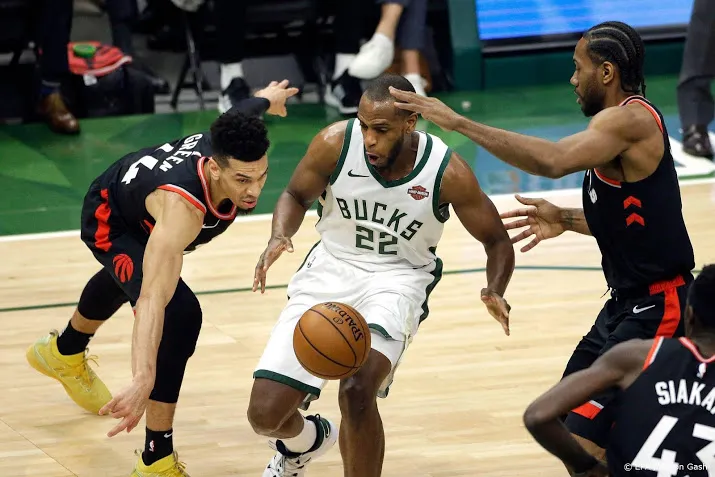 bucks boeken tweede zege op raptors