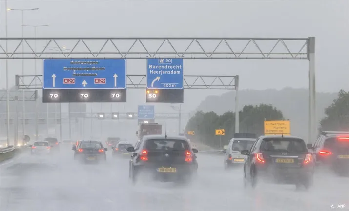buien brengen droogte amper verlichting neerslagtekort stijgt