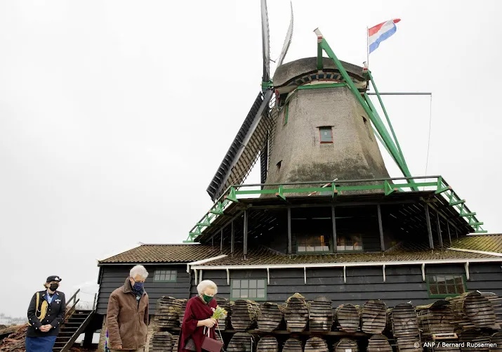 buitenlandse molens draaien mee met jarige molens in nederland