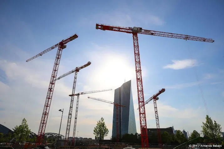 bundesbank verlaagt groeiverwachting ziet hogere inflatie