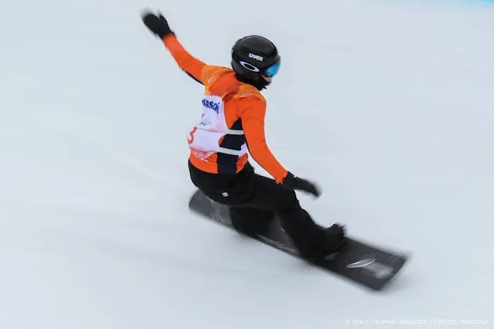 bunschoten en vos dragen vlag bij opening paralympische spelen
