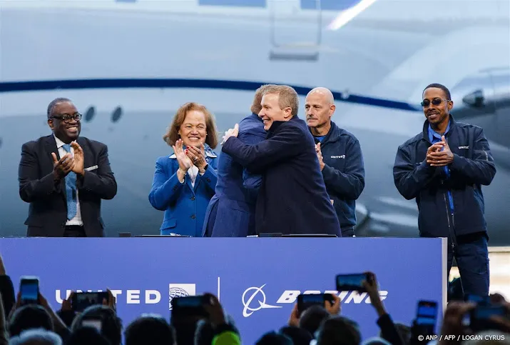 bureau stem tegen beloning boeing topman van 33 miljoen dollar