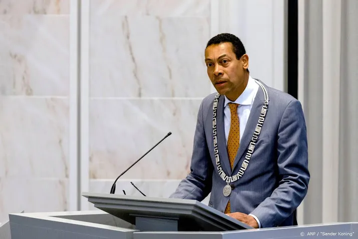 burgemeester almere sluit drukbezocht crossterrein