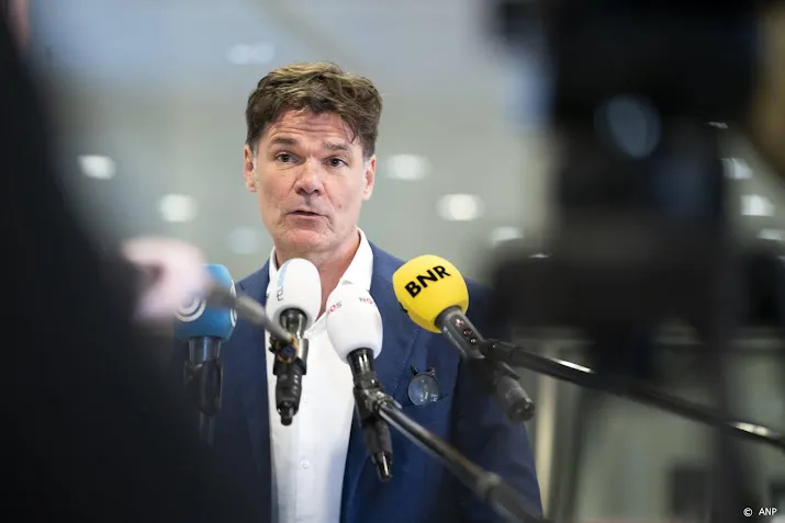 burgemeester depla pleit voor extra maatregelen tegen hooligans