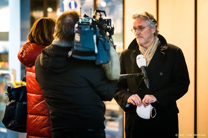 burgemeester eindhoven doe burgerplicht en geef relschoppers aan