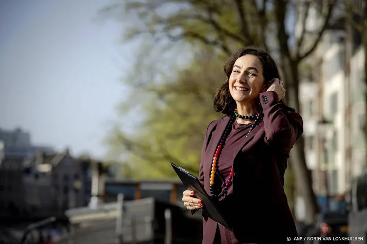 burgemeester halsema werkt uit voorzorg thuis