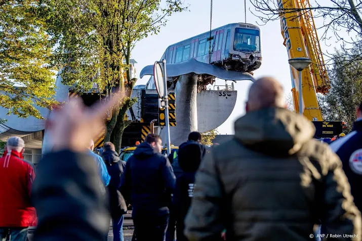 burgemeester kom niet bij berging metro kijken kijk online mee