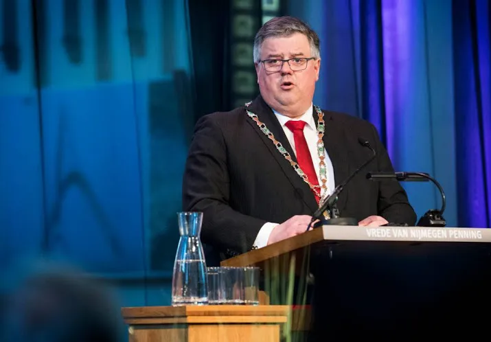burgemeester nijmegen stuurt gezin uit woning
