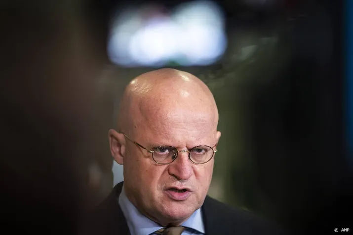 burgemeesters willen avondklok een uur naar achteren