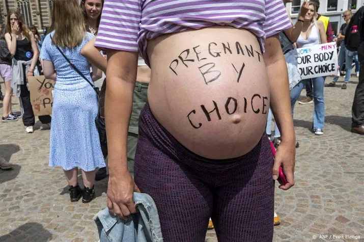 burgerinitiatief aan kamer schrap abortus uit strafrecht